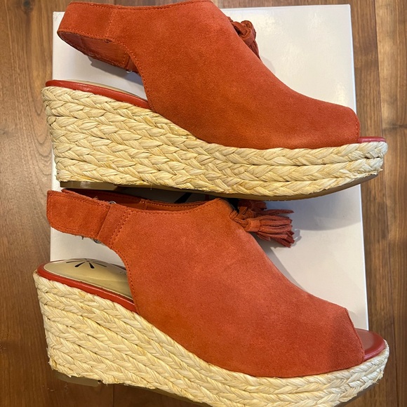 Isaac Mizrahi Open Toed Suede Leather Sandals Size 6.5 Wide - Picture 4 of 9